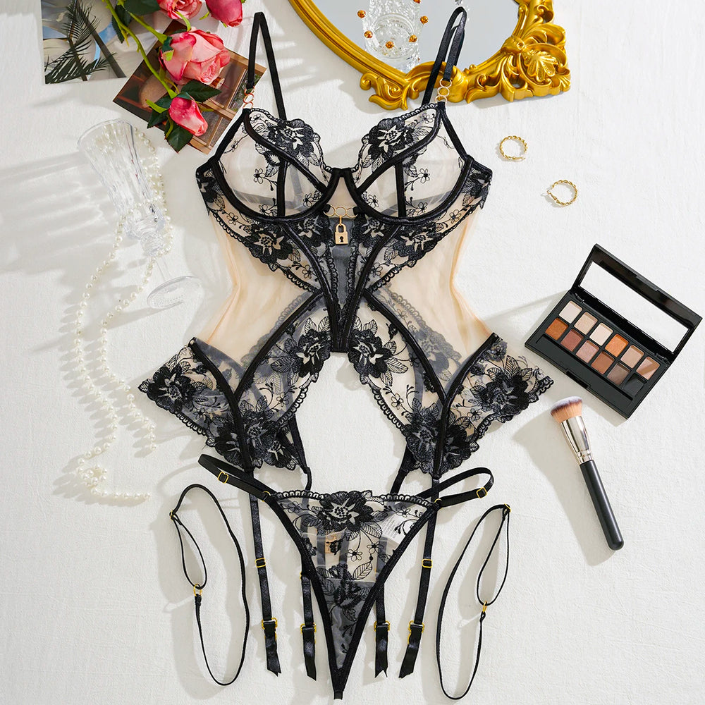 
                  
                    Komplet bielizny z body Eve
                  
                