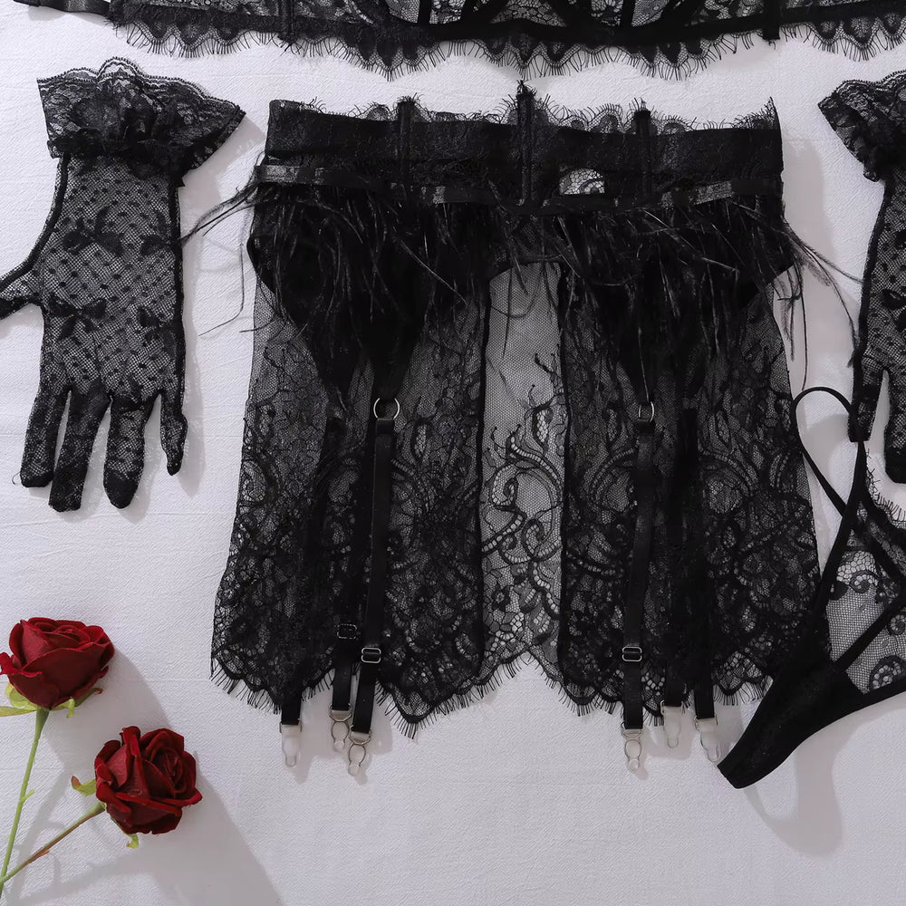 
                  
                    Zmysłowy komplet bielizny z piórkami Harper
                  
                