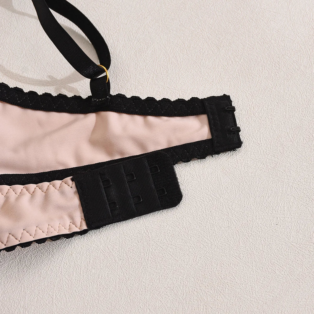 
                  
                    Koronkowy komplet bielizny Nicole
                  
                