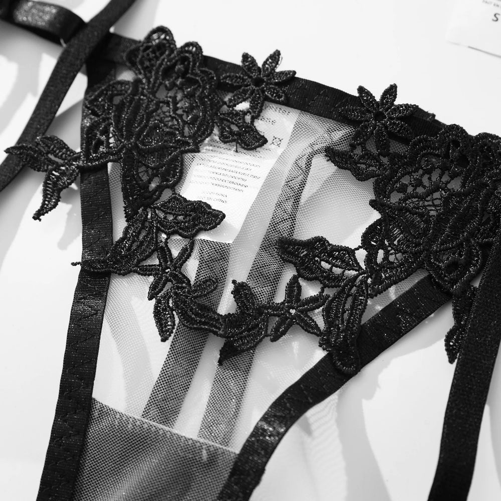 
                  
                    Odkryty komplet bielizny Mirea
                  
                